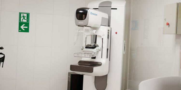 Servicio de Salud Ñuble reitera la importancia de realizarse la mamografía para la detección precoz del cáncer de mama