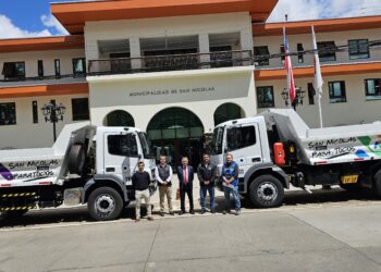 San Nicolás recepcionó dos nuevos camiones tolva para la comuna