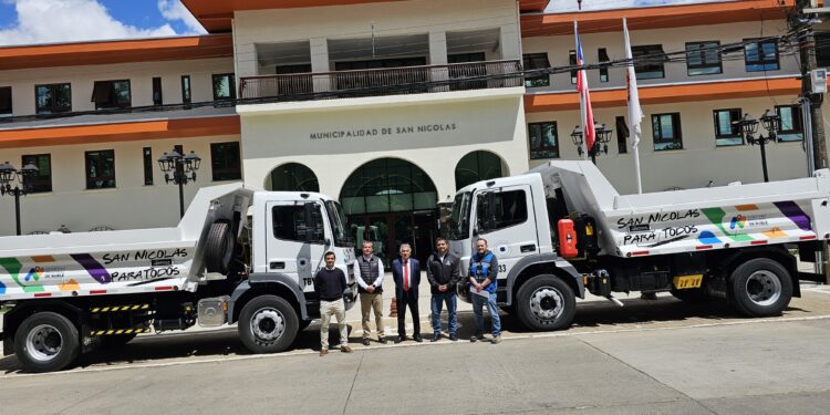 San Nicolás recepcionó dos nuevos camiones tolva para la comuna