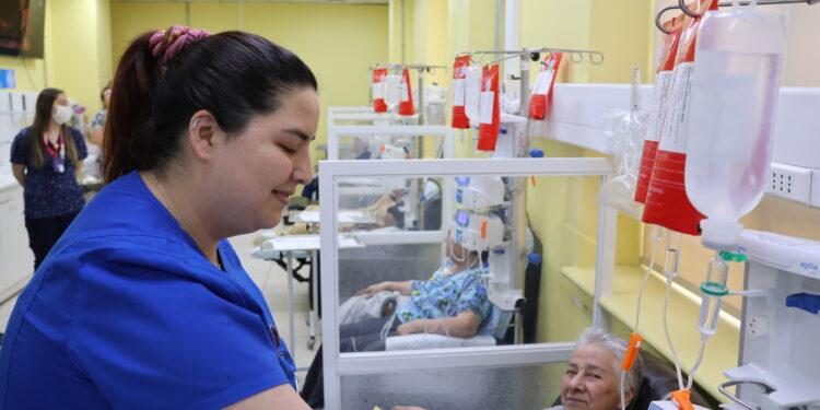Unidad de Oncología del Hospital de Chillán ha administrado más de 4 mil 600 quimioterapias este año