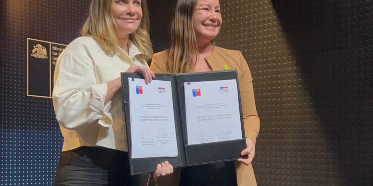 Ministerio de las Culturas junto a Sercotec abren convocatoria al programa Creación y Fortalecimiento de Cooperativas Culturales