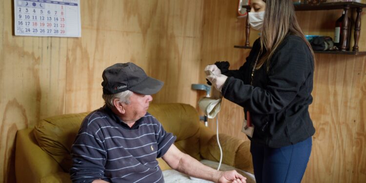 Servicio de Salud Ñuble lidera la implementación del programa piloto «Salud Responde» para pacientes de Cuidados Paliativos