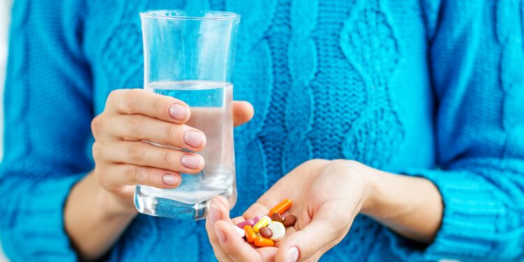 Profesionales de salud refuerzan la importancia de no automedicarse