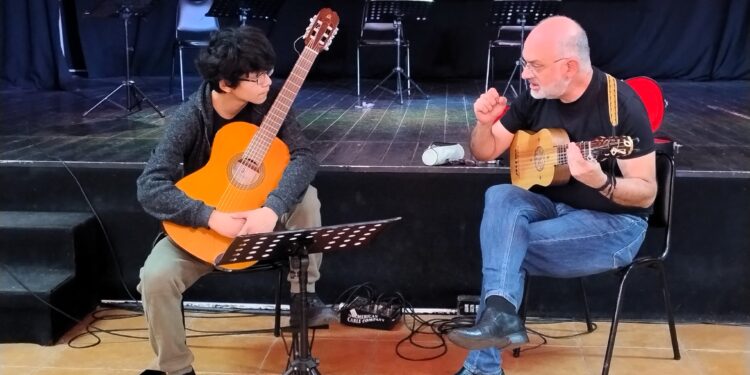 Festival de Guitarras de Ñuble culmina en el Teatro Municipal de Chillán
