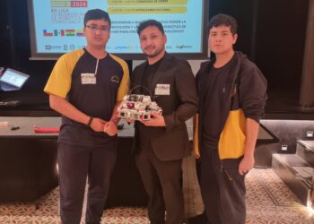 San Nicolás: Estudiantes de Puente Ñuble obtienen oro en competencia internacional de robótica en Colombia