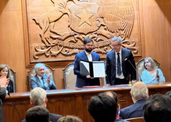 Proclaman oficialmente a Óscar Crisóstomo para un nuevo periodo al mando del Gobierno Regional de Ñuble