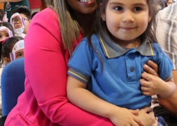 Niña de Parral se prepara para cumplir el sueño de visitar la NASA gracias a su buena asistencia a clases