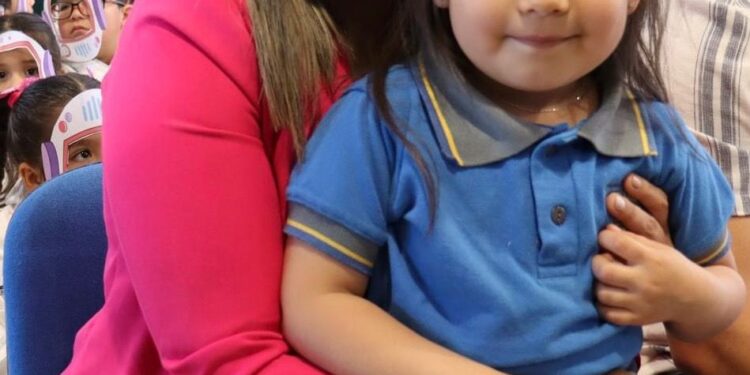 Niña de Parral se prepara para cumplir el sueño de visitar la NASA gracias a su buena asistencia a clases