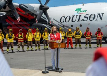Gobierno recibe avión Hércules C-130 de gran capacidad y velocidad para combatir los incendios forestales