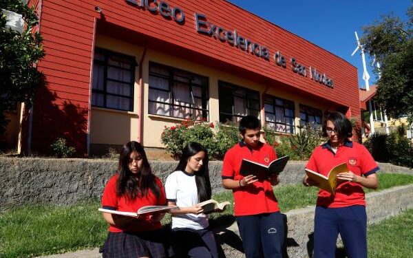 Liceo San Nicolás recibe a más de 19 delegaciones internacionales en el contexto de los 30 años del Laboratorio LLECE de la UNESCO Santiago y se transforma en referente para la transformación educativa regional