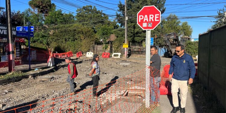 COMENZARON LOS ARREGLOS EN LA INTERSECCIÓN DE CALLE EL ROSARIO CON LUIS ARANEDA