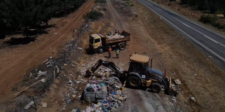 21 TONELADAS DE BASURA RETIRÓ MUNICIPIO CHILLANVEJANO EN SECTOR SANTA ANA
