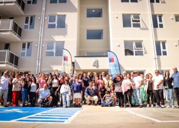 160 familias reciben sus departamentos en el condominio “Cerro Colorado”