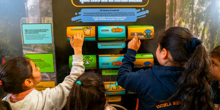 Ministerio de Ciencia entregará 1.100 millones de pesos para proyectos que acercan la ciencia a las personas