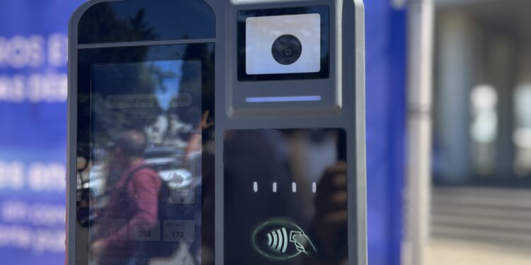 CHILLÁN SE TRANSFORMA EN LA PRIMERA CIUDAD DE CHILE EN HABILITAR EL PAGO EN BUSES DEL TRANSPORTE PÚBLICO CON TARJETAS BANCARIAS