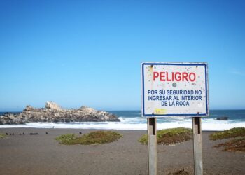 Servicios públicos y organizaciones ambientales fomentan la conservación marina y la acción comunitaria en el Santuario Islote Lobería e Iglesia de Piedra