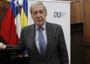 El ministro de Relaciones Exteriores, Alberto van Klaveren, defendió la postura de Chile de no reconocer al opositor venezolano Edmundo González Urrutia.