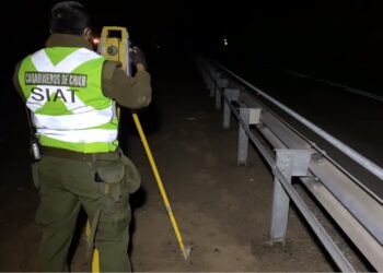 Tres niños y un adulto murieron la noche del domingo tras un choque frontal en Algarrobo, Región de Valparaíso