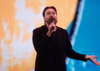 George Harris y terminó entre pifias, discusiones con el público y polémicas