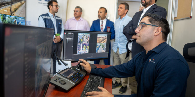 Proyecto de televigilancia del Gobierno Regional pone en marcha cámaras de Chillán y sala espejo en la PDI