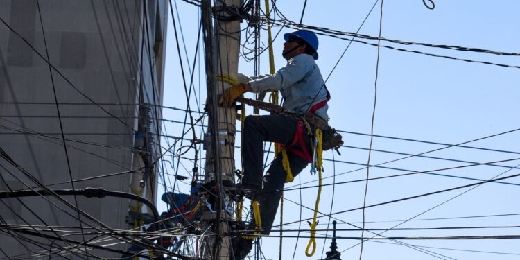 Chillán 1er municipio de Ñuble en comenzar con el retiro de cables en desuso