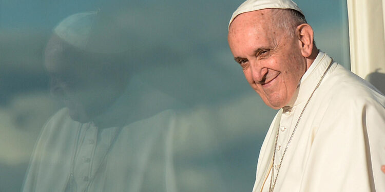 El Papa Francisco experimentó una «leve mejoría» durante su hospitalización