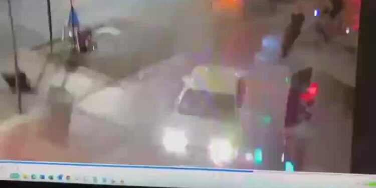 Un delincuente atropelló a cuatro funcionarios de seguridad pública de la Municipalidad de Vitacura la noche del martes