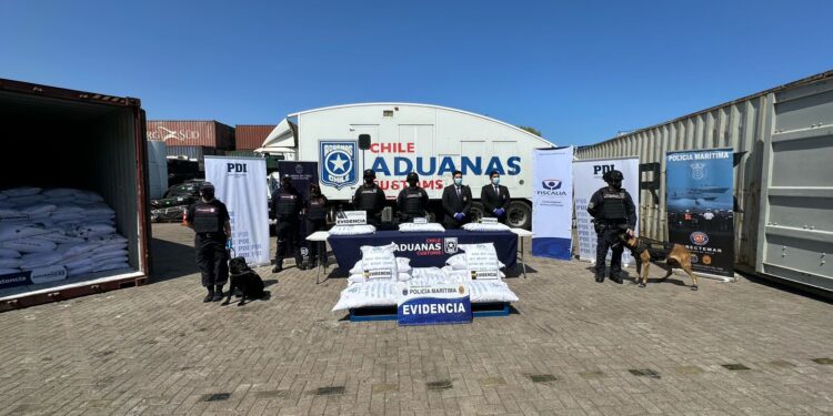 Fiscalía de Arica, Aduanas, PDI y Policía Marítima logran histórica incautación de 146 toneladas de precursores químicos para drogas en los puertos de Arica e Iquique