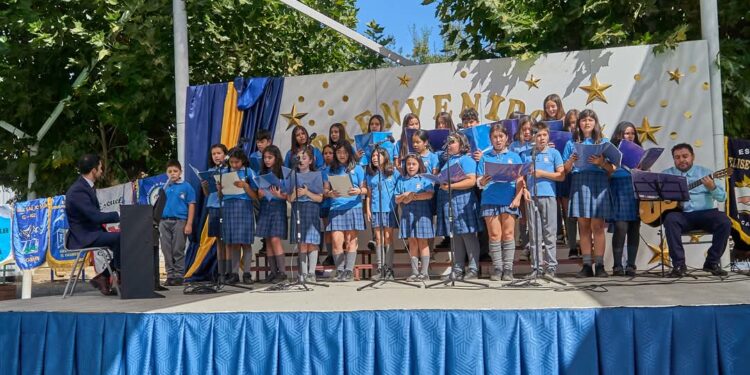 El Carmen inauguró el Año Escolar 2025 de sus 19 establecimientos educacionales