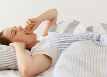 Profesionales de salud relevan la importancia del buen dormir para mantener una vida saludable