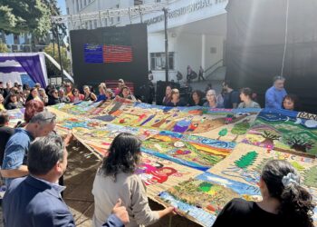 Ñuble se une en un solo bordado: 105 mujeres de toda la región tejieron su historia en una gran arpillera