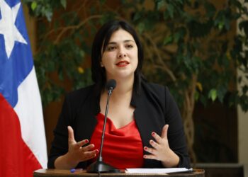 Allanan domicilio de diputada Karol Cariola: investigan presunto tráfico de influencias