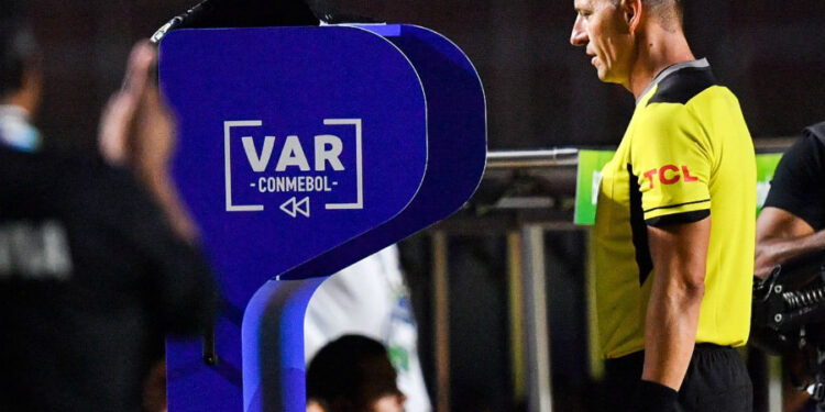 ¿Se implementará el VAR en las divisiones inferiores del futbol chileno ?