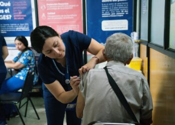 Con punto en CAE del Hospital de Chillán se potencia vacunación en Ñuble