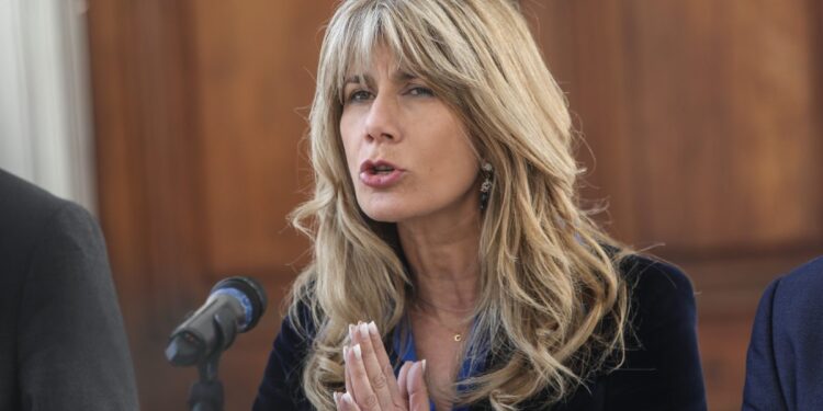 Senadora Ximena Rincón en el camino a la moneda