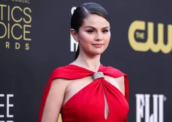 SELENA GOMEZ Y BENNY BLANCO PRESENTAN SU PRÓXIMO ÁLBUM COLABORATIVO 