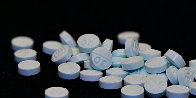 China  «medidas muy estrictas» contra la producción y tráfico de fentanilo y sus precursores químicos