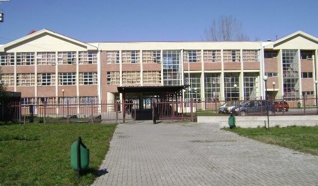 Profesora recibe agresión por parte de un estudiante quien le propinó un escobazo en la cabeza