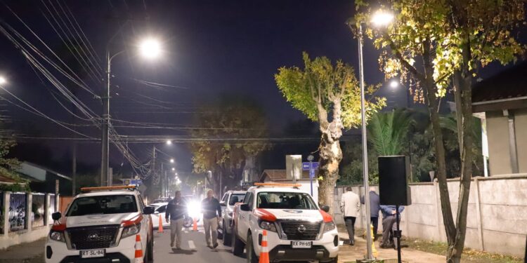ILUMINACIÓN FOTOVOLTAICA: CHILLÁN VIEJO FORTALECE LA SEGURIDAD PÚBLICA CON RUTAS MÁS ILUMINADAS