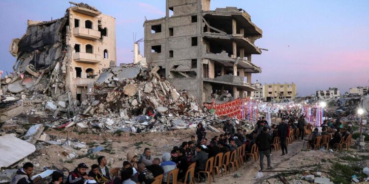 El ministro israelí de Defensa aseguró que continuarán bloqueando el acceso de ayuda humanitaria a la Franja de Gaza