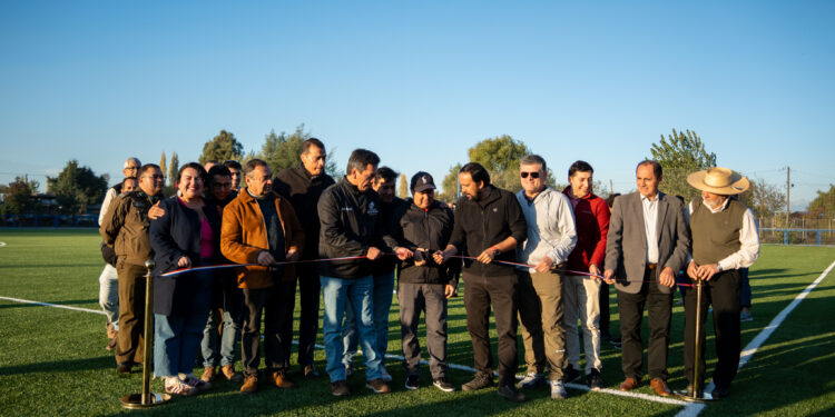 En San Carlos se inaugura la quinta de las 21 canchas para Ñuble