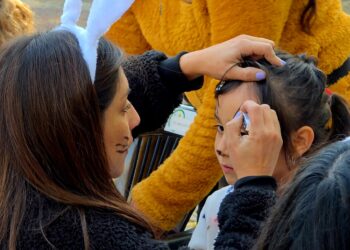 Pascua de Resurrección: 4 mil huevos de chocolate repartió El Carmen en su Plaza de Armas