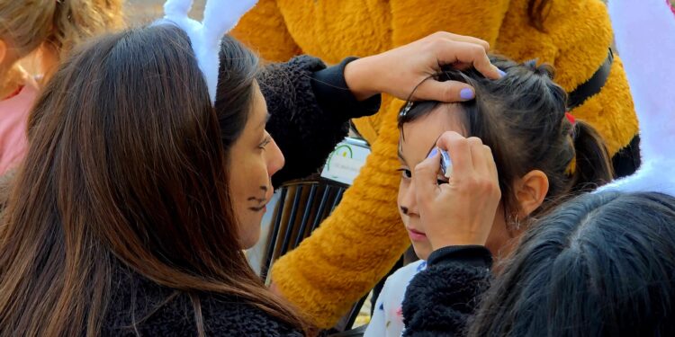 Pascua de Resurrección: 4 mil huevos de chocolate repartió El Carmen en su Plaza de Armas