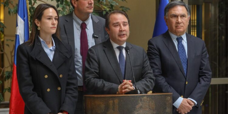 Diputados RN solicitan a nuevo ministro de Seguridad dar urgencia a proyecto que endurece sanciones a menores de edad que participan en delitos graves