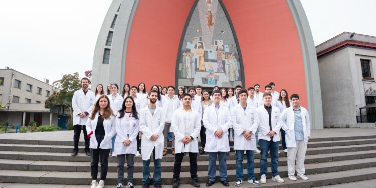 33 nuevos médicos y odontólogos se integran a la Red de Atención Primaria de Salud