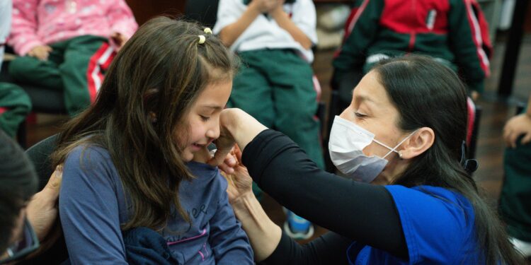 Ñuble supera en un 106% las cantidad de personas inmunizadas contra la influenza en comparación con el 2024