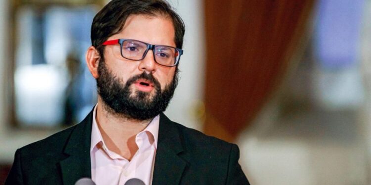 El Presidente Gabriel Boric decretó  tres días de duelo por el fallecimiento del papa Francisco