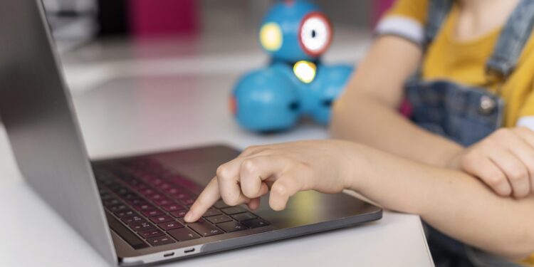 MÁS DE 90 MIL ESTUDIANTES HAN SIDO BENEFICIADOS CON CONECTIVIDAD DIGITAL EN ÑUBLE