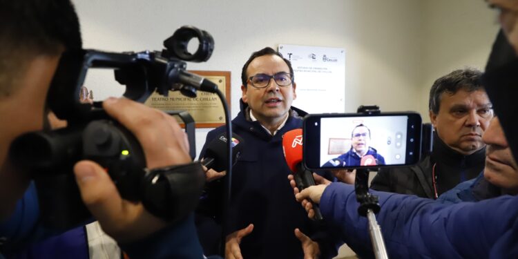 Alcalde Jorge del Pozo destaca la unidad y colaboración en ceremonia de la ACHM en el ex Congreso Nacional