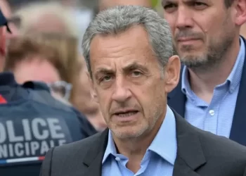 Nicolas Sarkzoy se encuentra en libertad condicional y ya no porta el brazalete electrónico que se le colocó